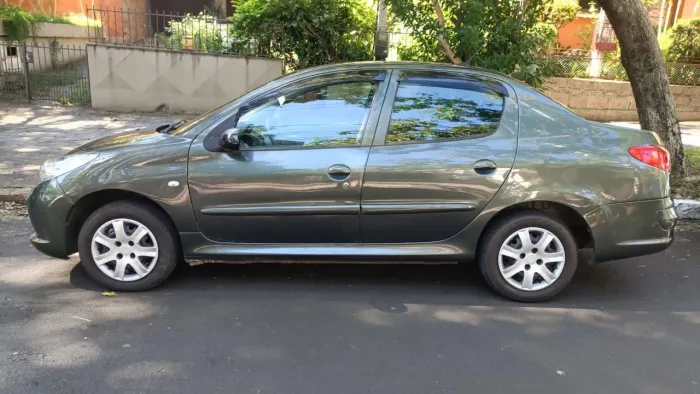 Peugeot 207 Sedan Passion XR 1.4 Flex 8V 4P 2011