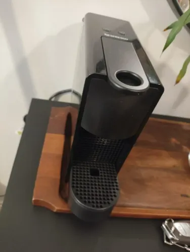Cafeteira Nespresso Essenza Mini Preta 110V