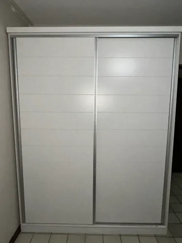 VENDO Guarda-Roupa Branco com Portas de Correr - Ótimo Estado (comprado na loja Tok Stok)
