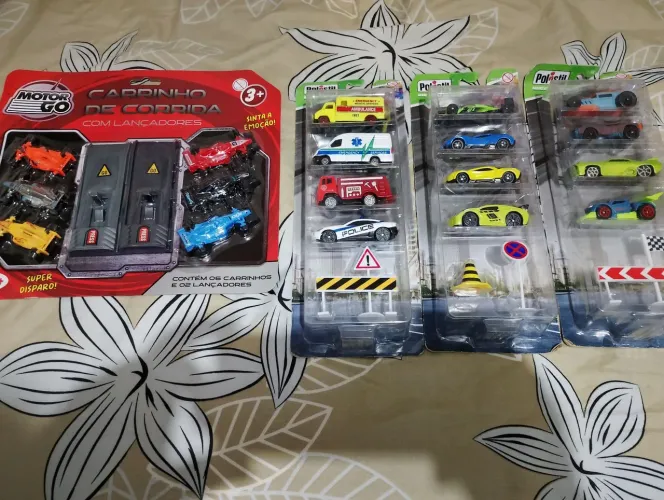Miniaturas de carrinhos 3 Lot de carro em metal e 1 Lot de carro de corrida 