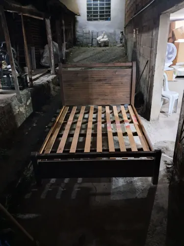 Uma cama de casal1.40 toda reformada semi nova