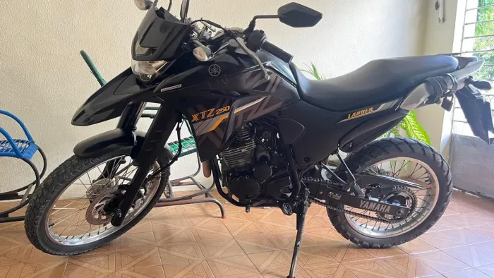 Lander Preta - 85.000Km