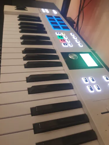 Teclado Midi Artúria Keylab Essencial Mk3 49 Teclas
