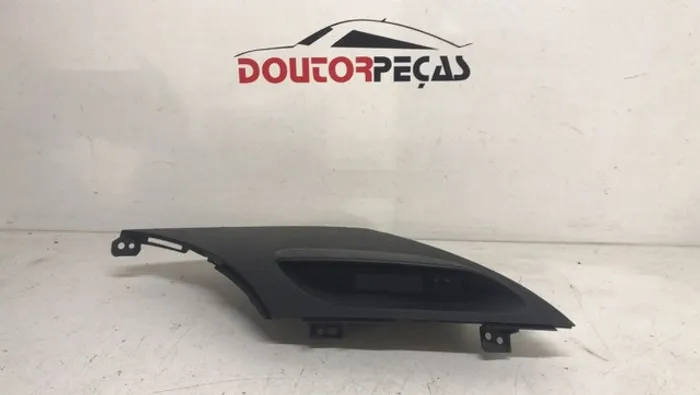Moldura relogio painel central Kia Cerato 2015