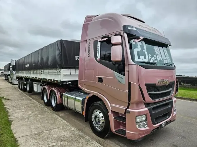 Iveco Hiway 440 6x2 Ano 23 Euro 5 Geladeira baixo km + 4 Eixo Aiz 0km 14mts sem pneus