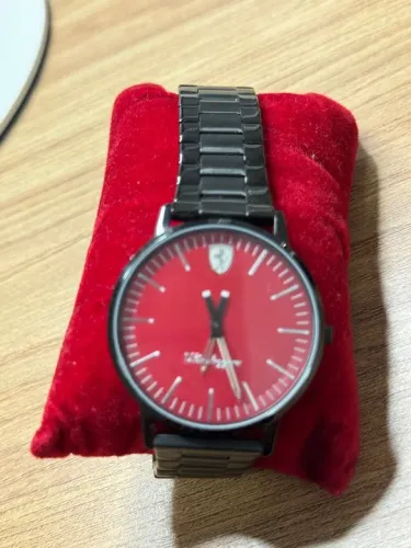 Relógio Ferrari Preto Analógico com Mostrador Vermelho e pulseira de metal - Vivara