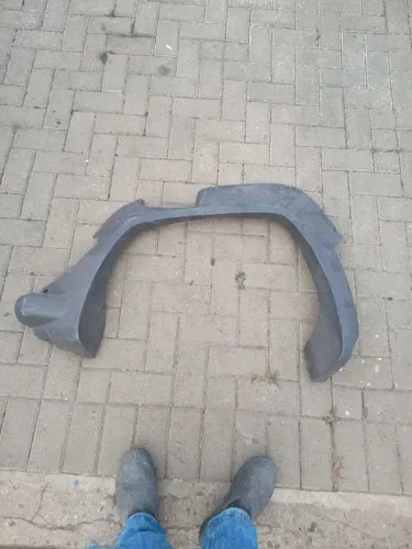 Moldura paralama Strada 2009 a 2013 traseira esquerda