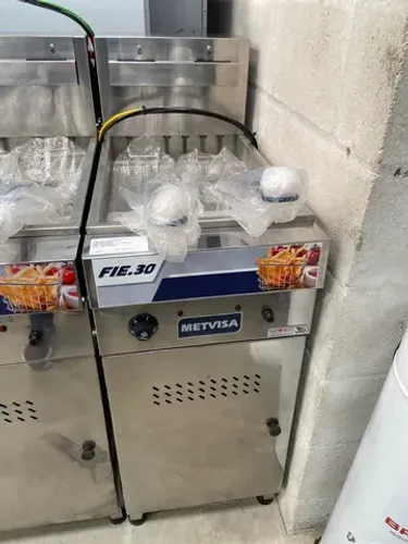 FRITADEIRA INDUSTRIAL ELÉTRICA 30 LITROS FIE-30 - METVISA