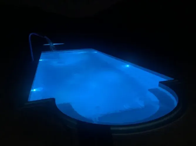 Piscina de fibra 10.70 x 4.00 x 1.40