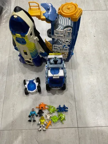 Brinquedo Playset de Astronauta com Veículo e Figuras - Divertido e Criativo!