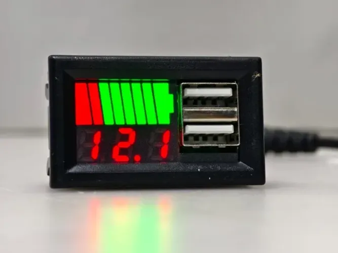 Voltímetro Digital 12v Com Carregador Usb Ótimo!