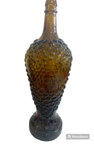 garrafa grande antiga da vinícola cereser cachos de uva