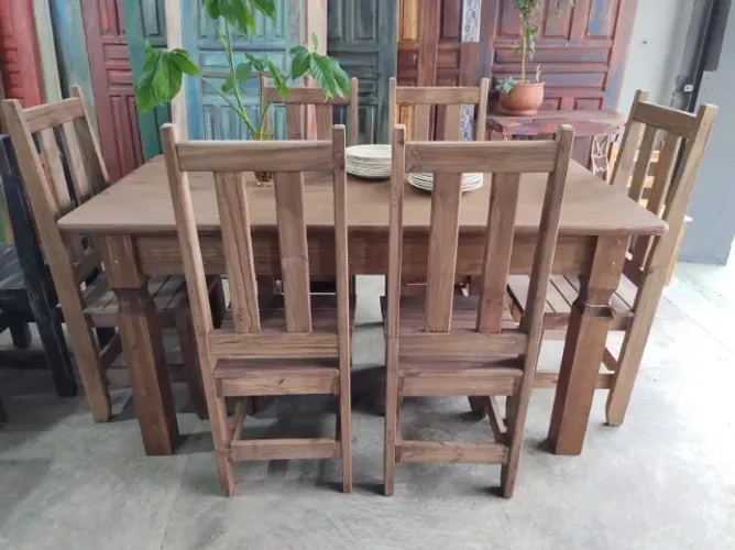 Mesa de Madeira Maciça