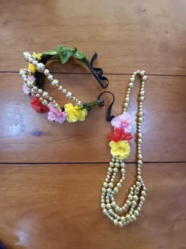 Tiara e colar de flores