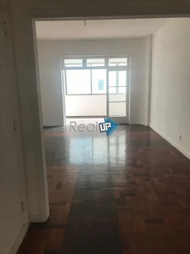 Apartamento com 3 quartos em Copacabana