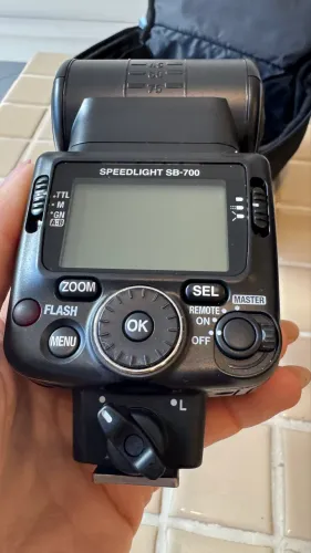 Flash Nikon Speedlight SB-700 seminovo