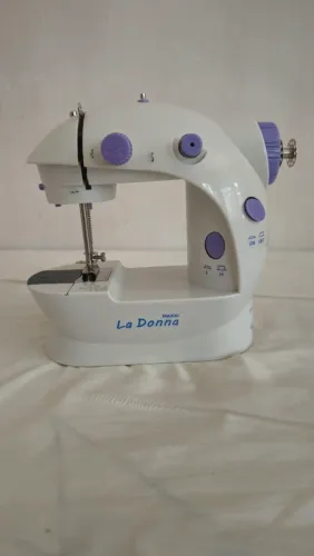 Mini máquina de costura