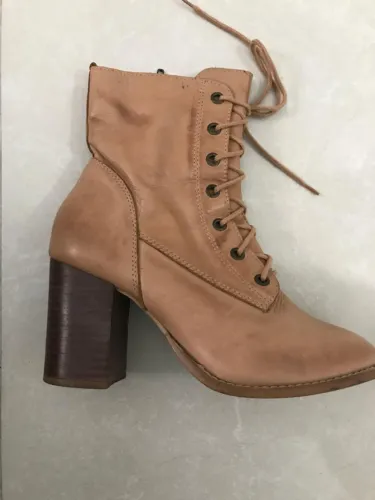 Bota tamanho 35