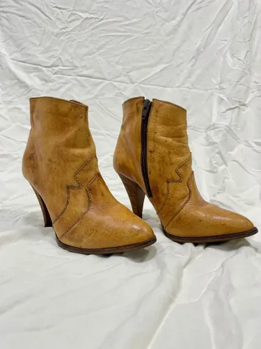 Bota Cano Curto Toda em Couro Legitimo Marrom
