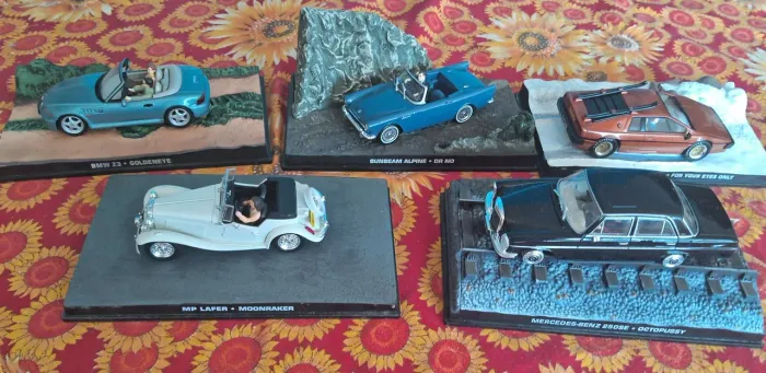 Coleção miniaturas réplica automóveis- filmes 007/ James Bond 