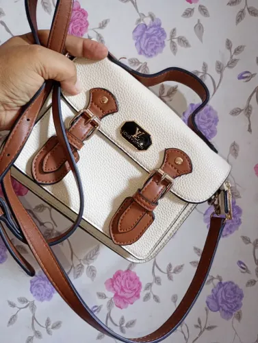 Vendo bolsa de ombro L.V