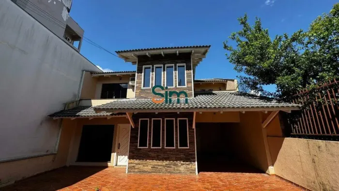 Casa Residencial para Aluguel em Chapecó - 3 Quartos, 2 Suítes, 335,59 m²