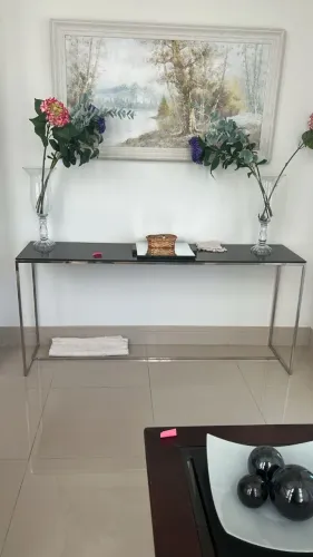 Aparador estrutura metálica e tampo de vidro