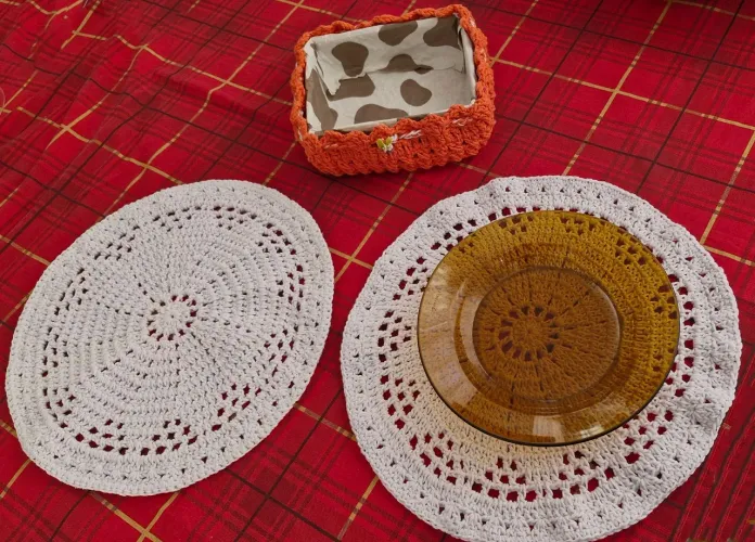 Porta copos e porta pratos de crochê