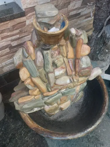 Fonte com cascata para jardim 