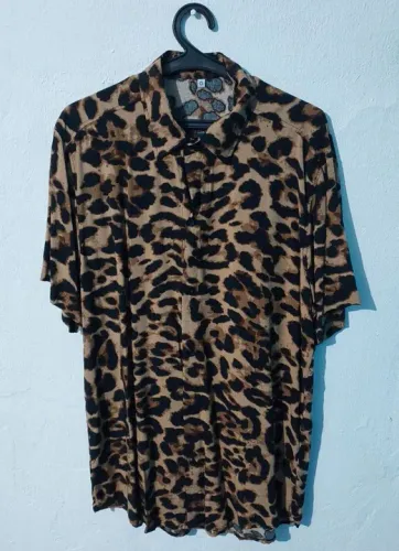 Camisa Manga Curta Tamanho: G Cor: Animal Print - Shein 