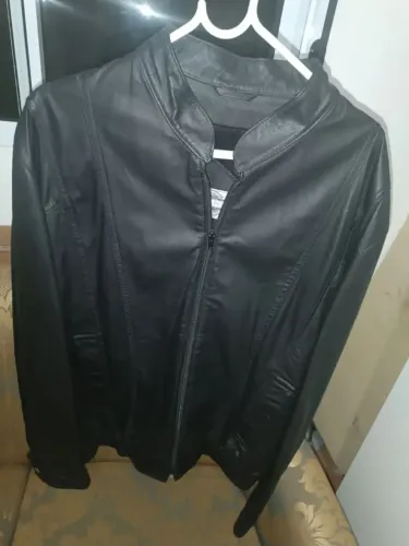 Jaqueta de Couro Preta Elegante
