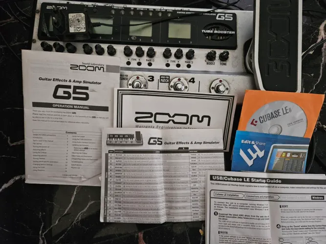 Pedaleira zoom g5 em excelente estado (com manuais e plástico no visor)