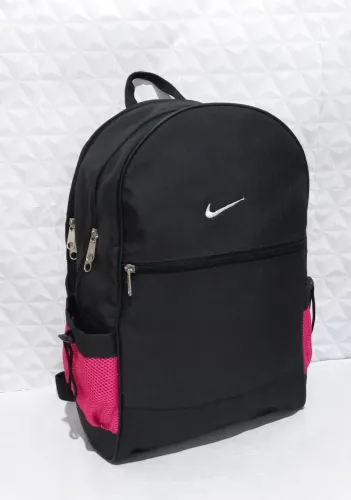 Mochila Nike Preta com Detalhes Rosa