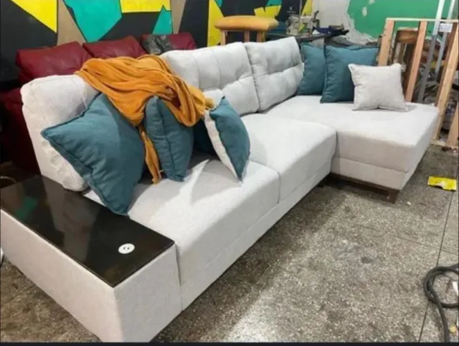 Sofá de canto moderno e confortável