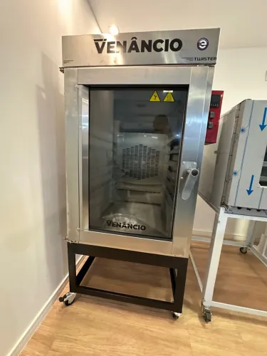Forno turbo twister 5 esteiras elétrico 380V trifásico - Venâncio
