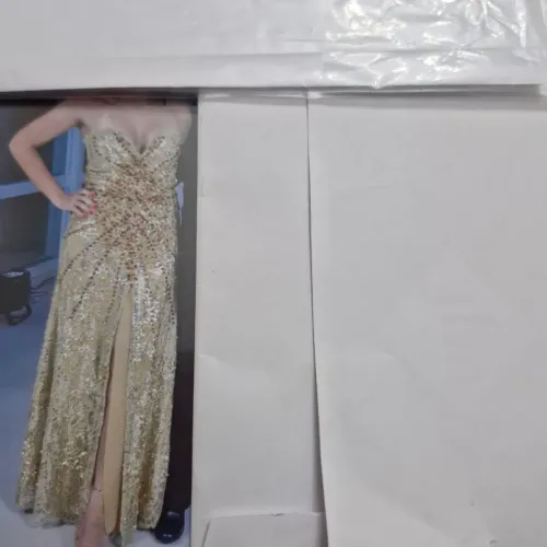 Vestido de festa todo  com pedras  maravilhoso.