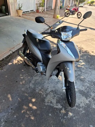 Honda Biz 125 2023 Prata