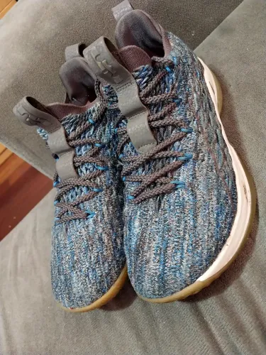 Tenis Nike Lebron 15 Low Signal