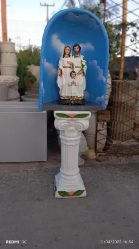 Sagrada família 43 cm em concreto e cimento para local externo grutas e etc