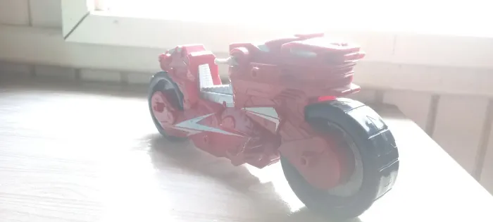 Motocicleta do homem de ferro  vermelha