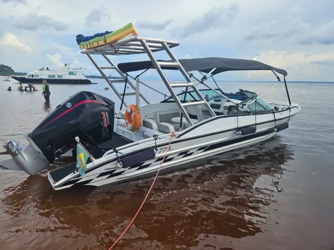 Lancha V-max titan 14 lugares