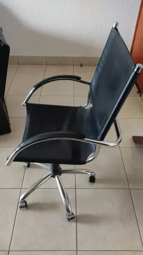 Cadeira Couro 100% Natural Presidente Ideale giratória com relax Semi Nova Promoção