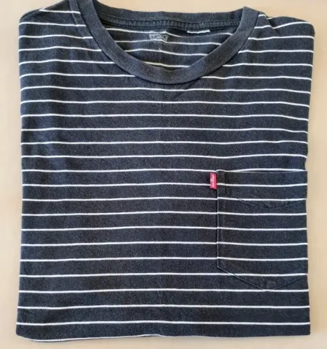 Camiseta listrada Levi's - tamanho M