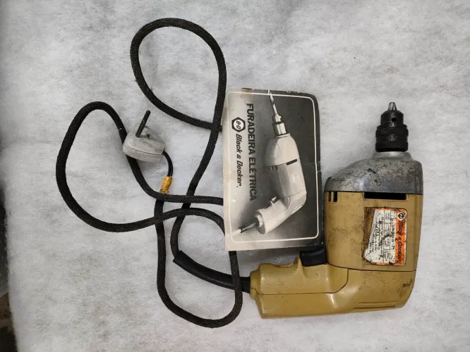 Furadeira vintage Black & Decker de 1/4