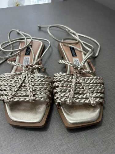 Sandália rasteira dourada número 35