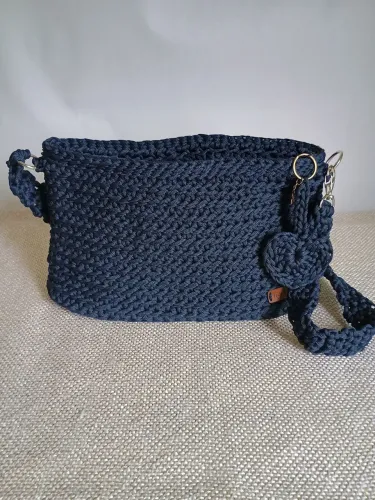 Bolsa de Crochê Artesanal - Azul Escuro Elegante