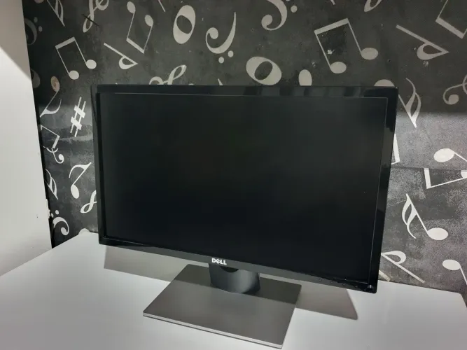 Excelente monitor Dell 22" Full HD  qualidade ótima de imagem...