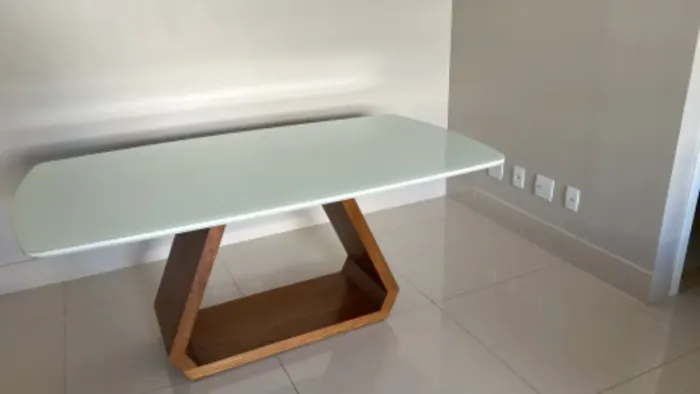 Mesa de jantar 06 lugares Laca com tampa de vidro