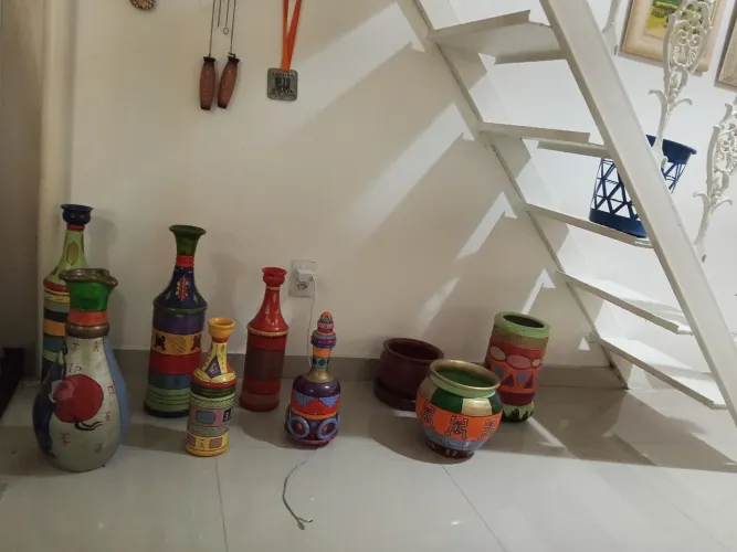 Vasos de barro artesanato e Quadros