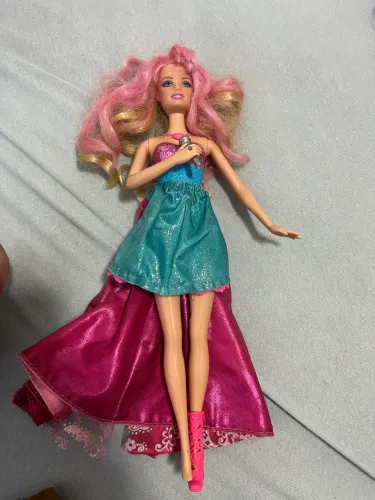 barbie princesa pop star  falta uma bota sem som 